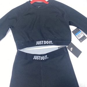 Selling a new nike legging set size medium